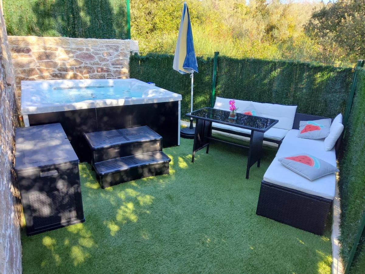 Studio Faillant Lorgues Spa Privatif Avec Superbe Piscine 외부 사진